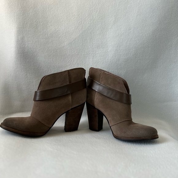 BCBG Size 6M Taupe Brown Leather/ Suede Booties - Picture 4 of 16